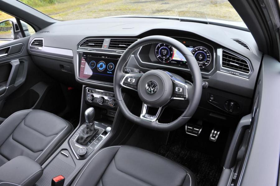Торпедо Volkswagen Tiguan R-Line 2016 года  (JP) (фото 13 из 15)